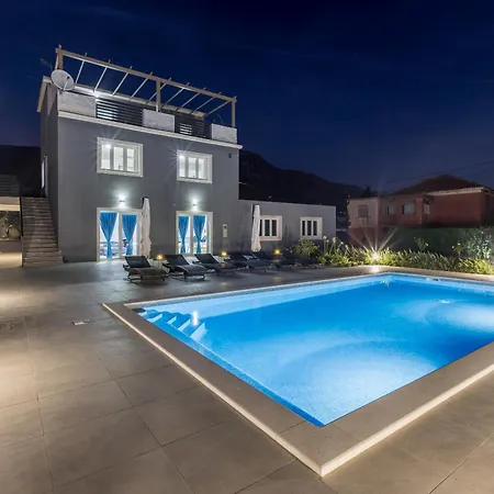 Perkov Private Pool * Kastela