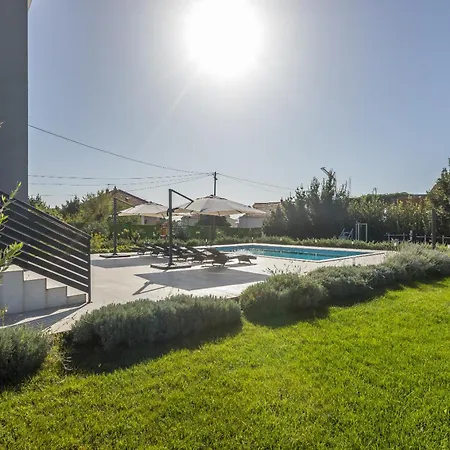Perkov Private Pool Villa Kastela