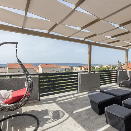 Perkov Private Pool Villa Kastela