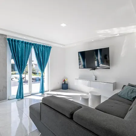 Perkov Private Pool Kaštela