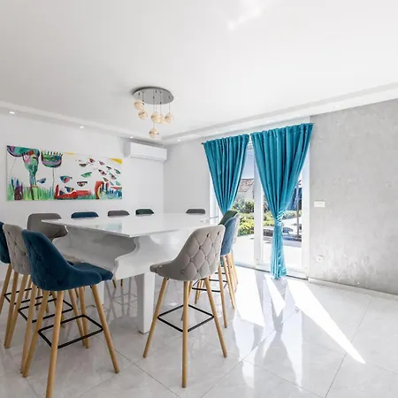 Perkov Private Pool *