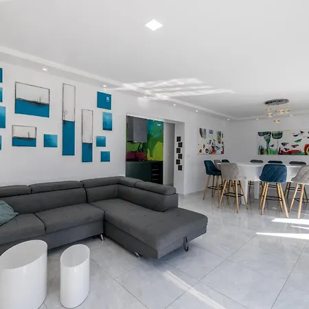 Perkov Private Pool * Kastela