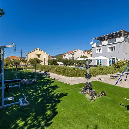 Perkov Private Pool Kaštela