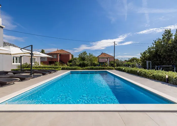 Perkov Private Pool Villa Kaštela